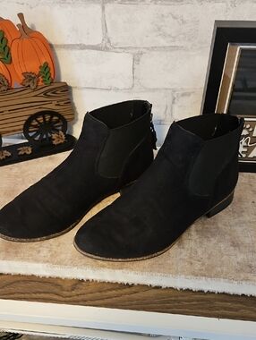 Dr. Scholl's Black Suede Ankle Booties with Low Heel Back Zip